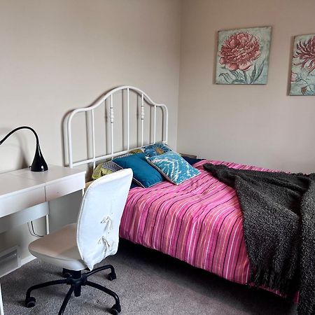 Best Garden House&3 Mins Bus Station Close C-Train&Free Parking YYC Dış mekan fotoğraf