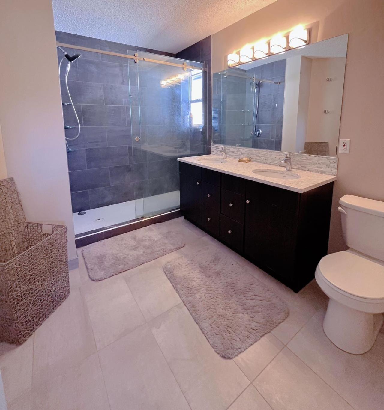 Best Garden House&3 Mins Bus Station Close C-Train&Free Parking YYC Oda fotoğraf