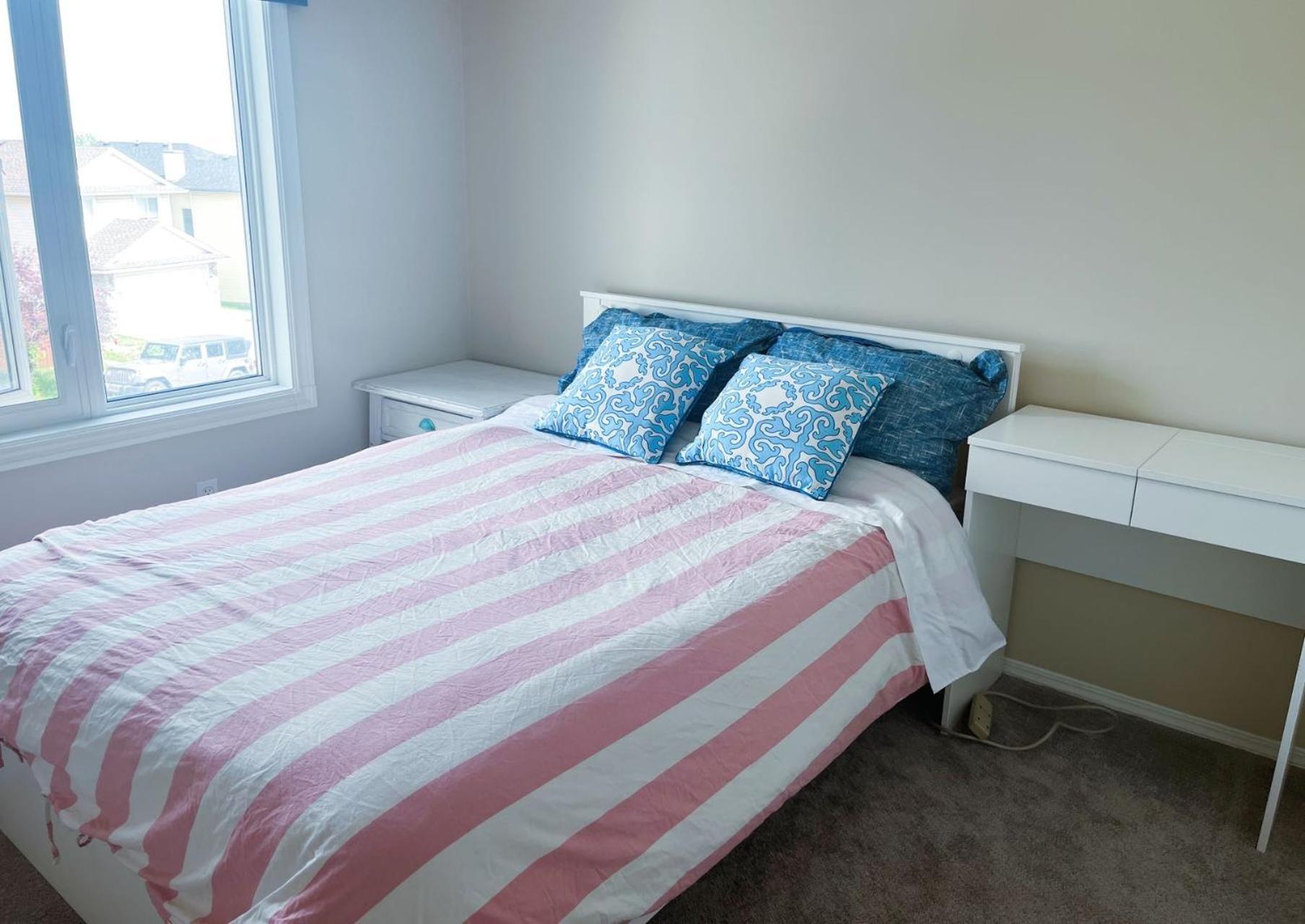 Best Garden House&3 Mins Bus Station Close C-Train&Free Parking YYC Oda fotoğraf