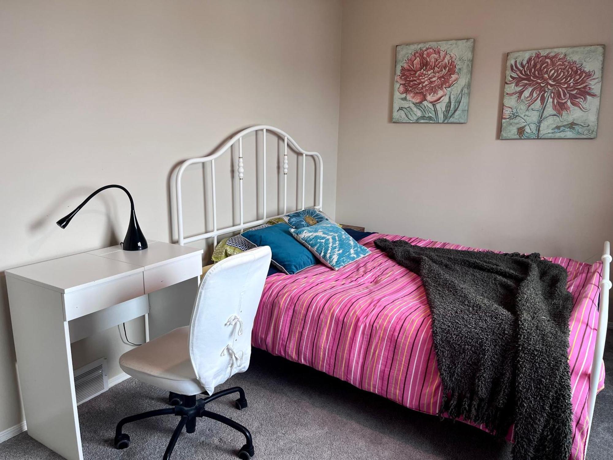 Best Garden House&3 Mins Bus Station Close C-Train&Free Parking YYC Dış mekan fotoğraf